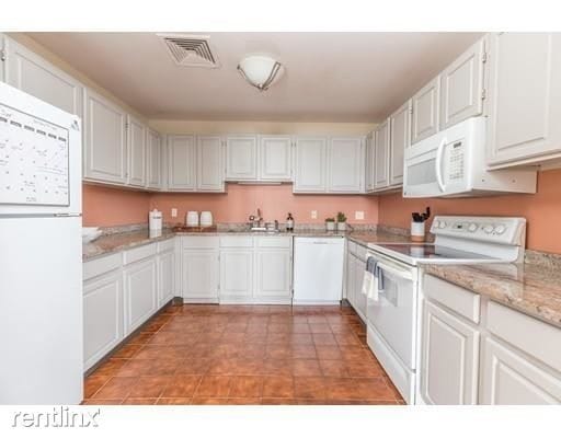 Building Photo - 2 br, 2 bath  - 1 Broad St Apt 11