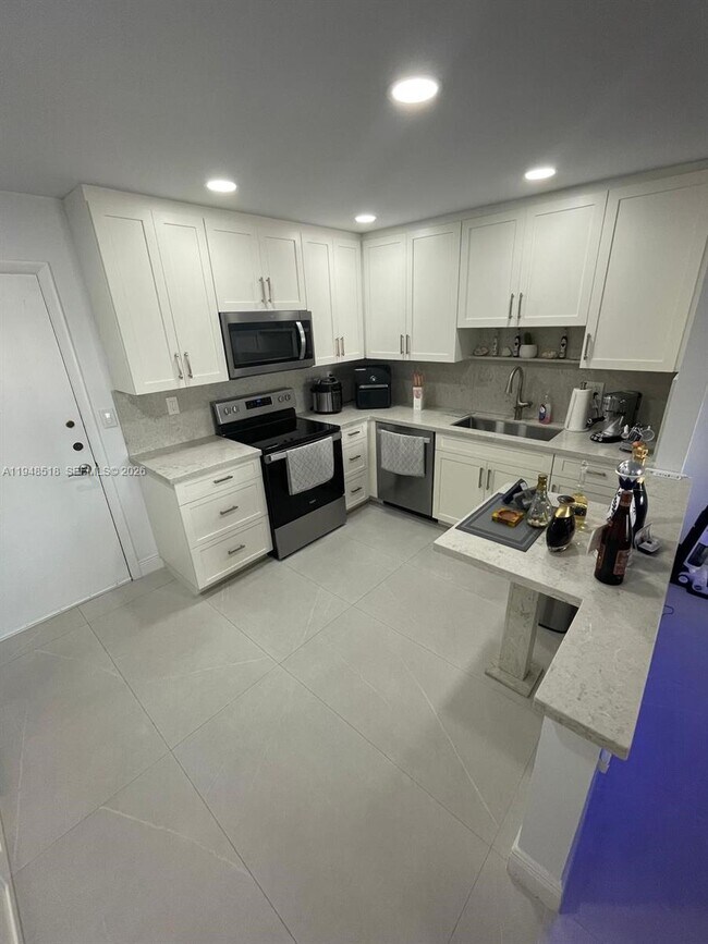 Building Photo - 1401 S Ocean Dr