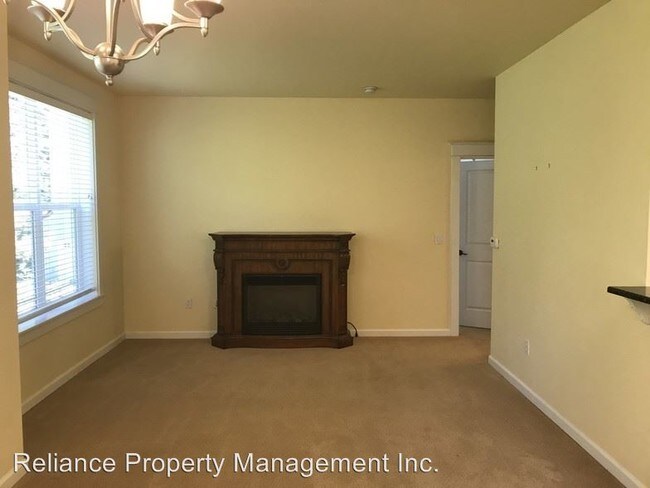 Foto del edificio - 3115 Summerlinn Dr