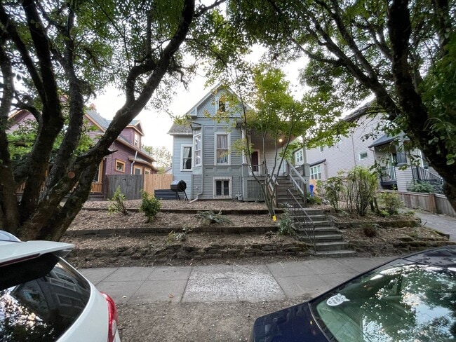 Building Photo - 3915 NE Rodney Ave