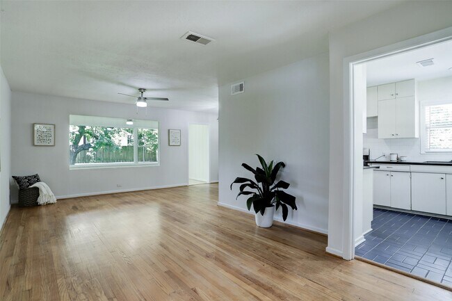 Foto del edificio - 4125 Woodfox St