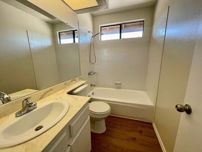 Foto del edificio - 7573 Flower Meadow Dr