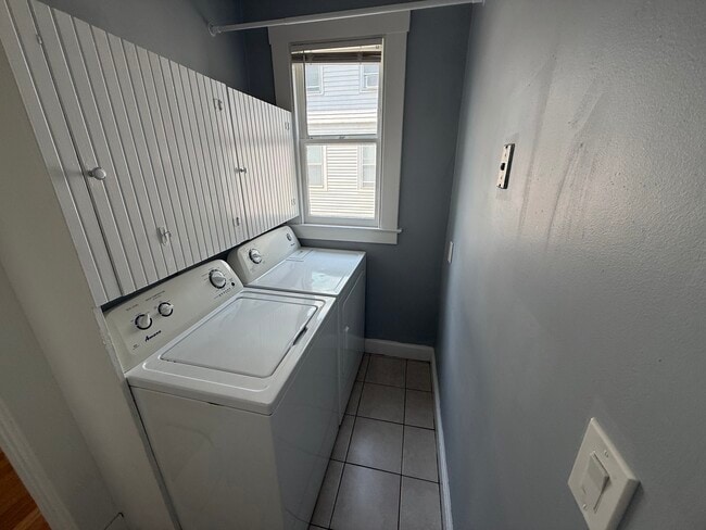 Building Photo - 48 Nesbit Avenue