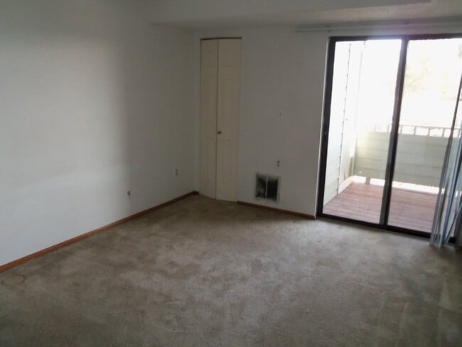Foto del edificio - Southwest Littleton, 1 bedroom, 1 bathroom...