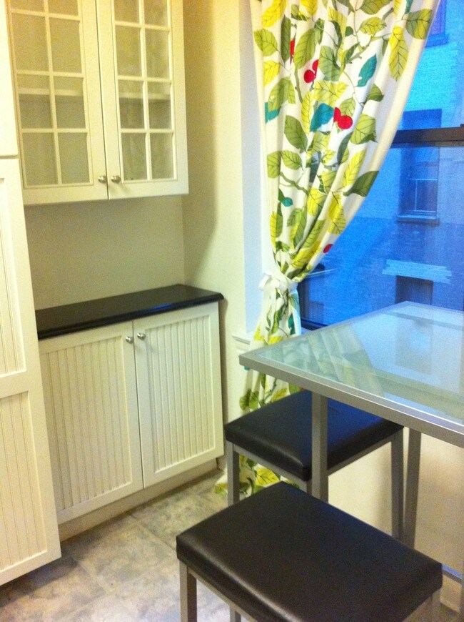 Breakfast Nook - 37-21 80th St