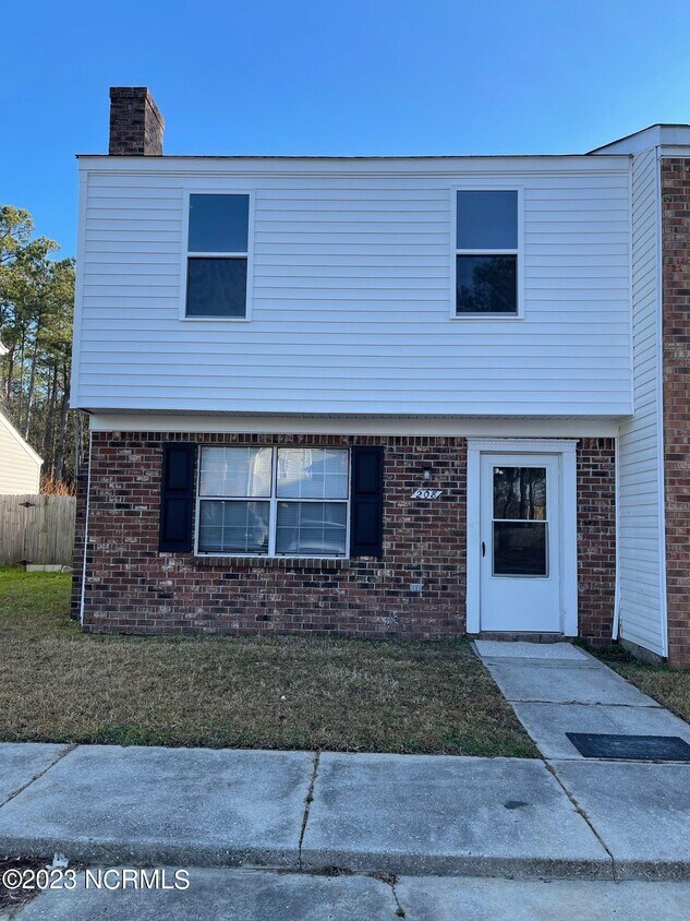 208 Myrtlewood Cir, Jacksonville, NC 28546 Townhome Rentals in