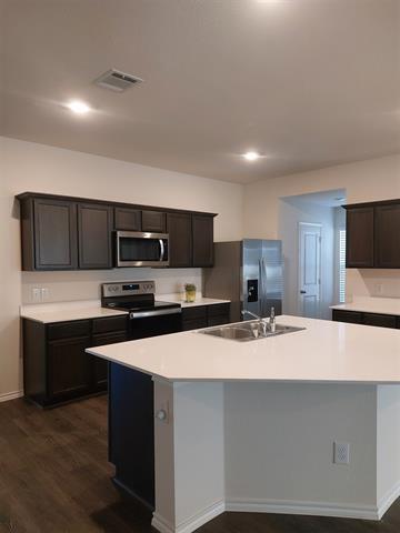 Building Photo - 2810 Peony Dr