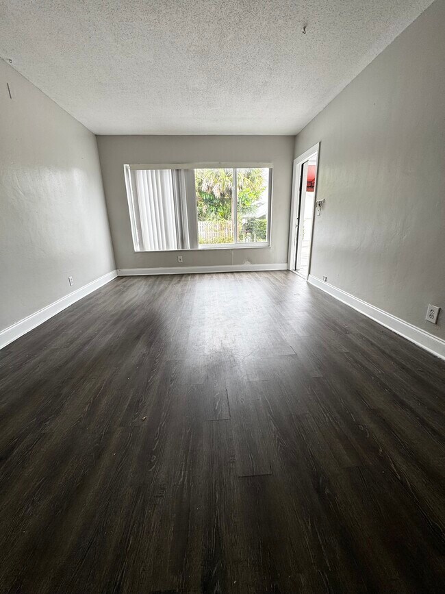 Foto del edificio - 425 NE 7th Ave
