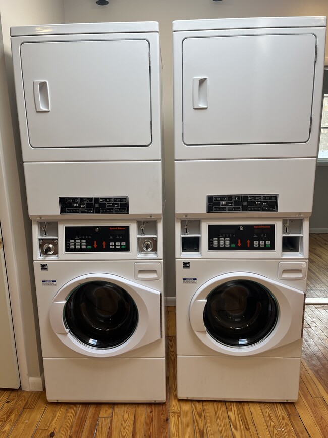 Building Photo - 216 Main St