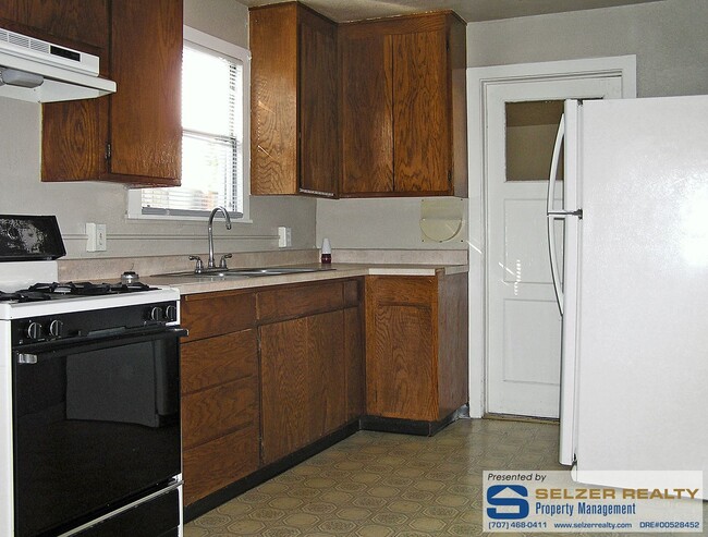 Foto del edificio - Cozy 2 bd. home w/ yard; close to shopping!