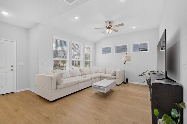 Foto del edificio - 6317 Marsh Ln