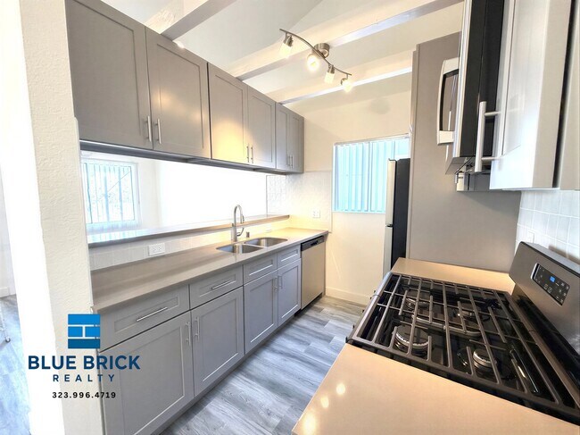 Building Photo - 6738 Independence Ave
