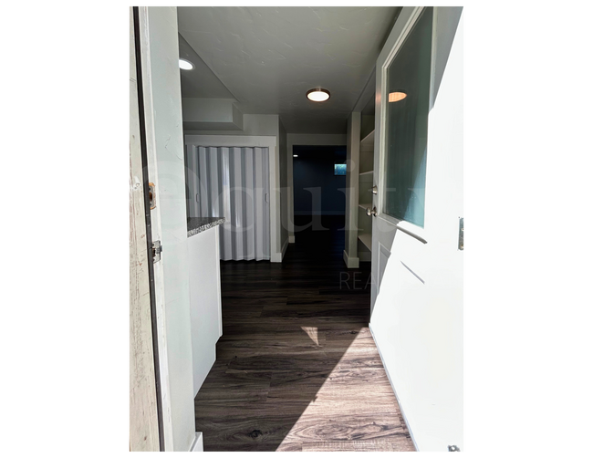 Building Photo - 555 S 330 E