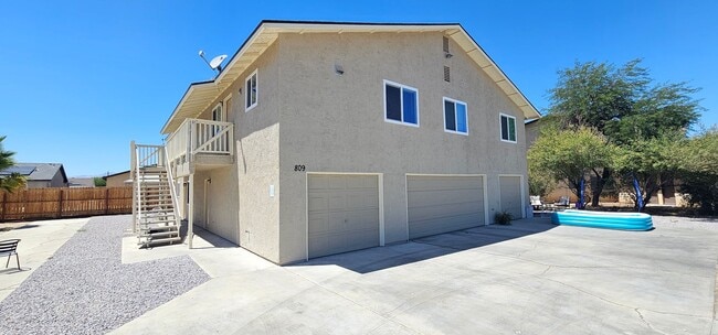 Building Photo - Cape 809