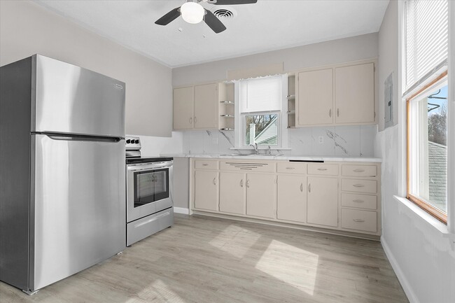 Building Photo - 1301 Pine St