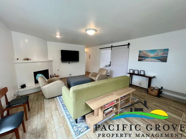 Foto del edificio - Lovely Furnished 3 bedroom home in Pacific Grove coming soon!