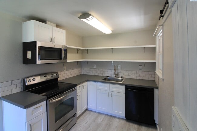 Foto del edificio - 2 bed, 1 bath home in Kennewick