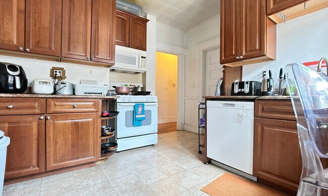 Building Photo - 319 Faneuil St