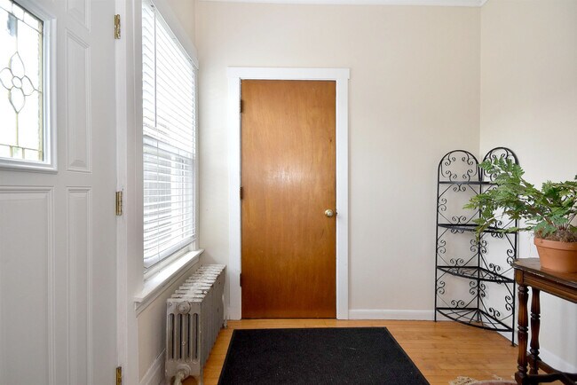 Foto del edificio - 6461 N Newark Ave