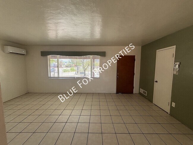 Foto del edificio - 949 N Montezuma Ave