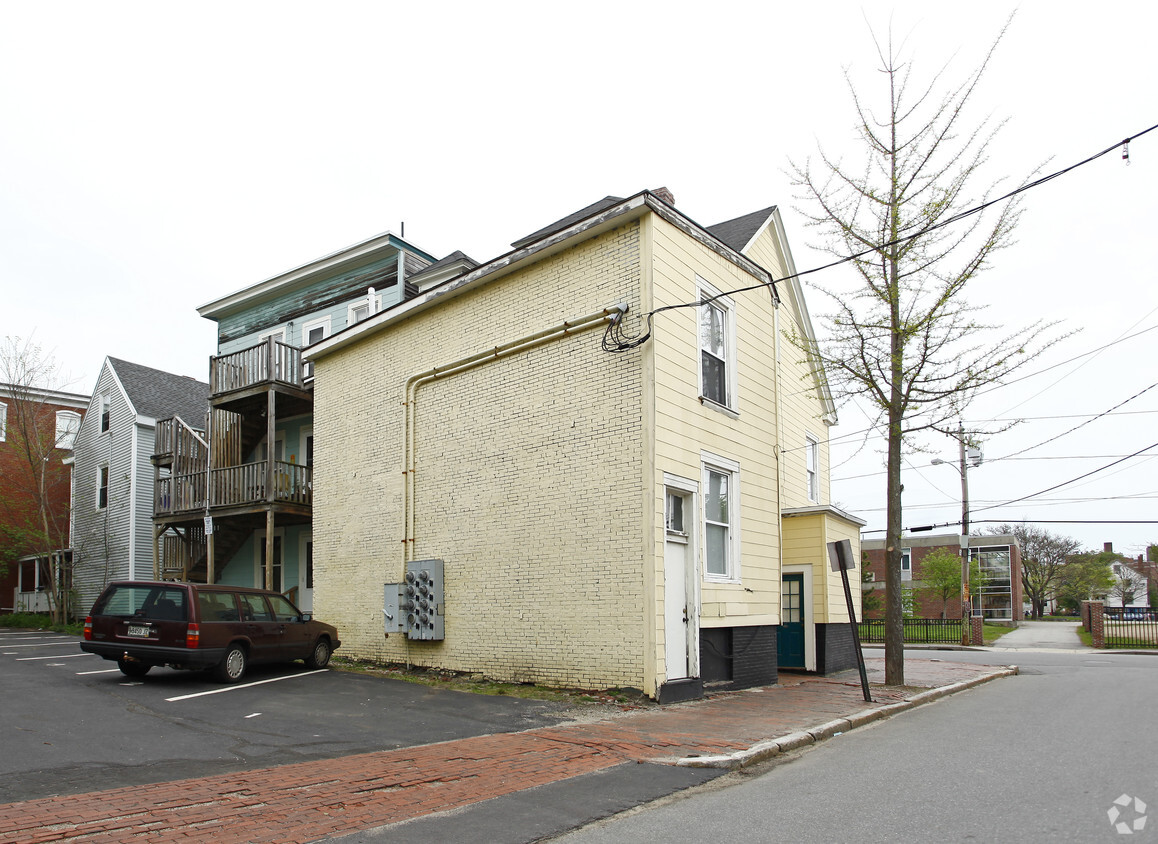 Building Photo - 146-148 Clark St