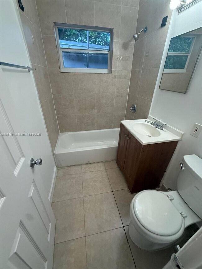 Foto del edificio - 1182 NW 65th St
