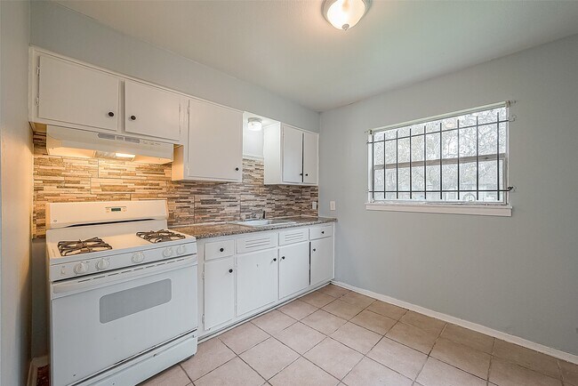 Foto del edificio - 9302 Fairland Dr