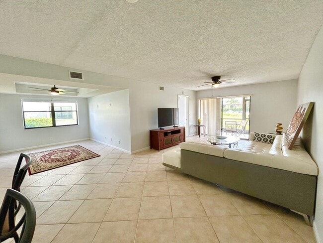 Foto del edificio - 7590 Tahiti Ln