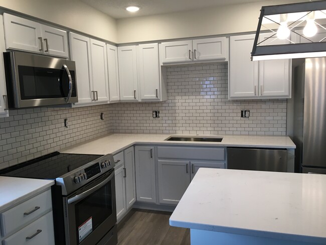 New Kitchen cabinets, quartz countertops. New Stainless steel appliances. - 961 Fairlawn Ave