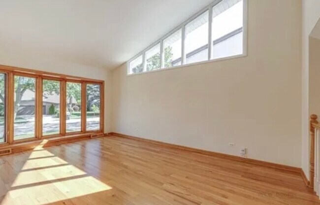 Foto del edificio - 315 E Valley Ln