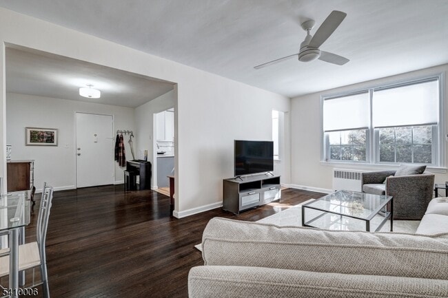 Building Photo - 101 Gates Ave