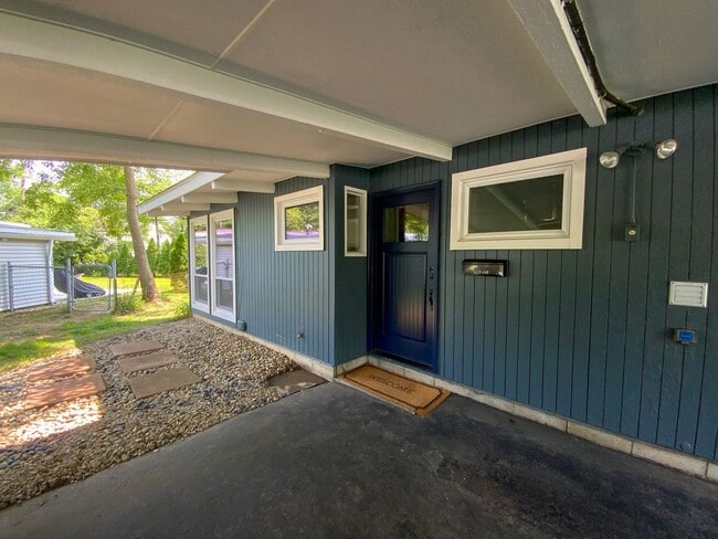 Building Photo - Charming 3 Bedroom Ranch in Heart of Upper Arlington