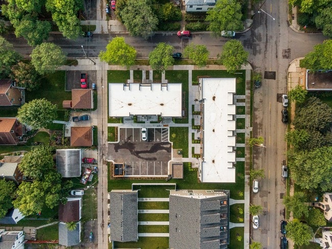 Foto del edificio - CMM Lowry Row Homes