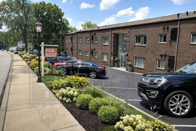 Building Photo - Move In Ready! North Hills School District, Parking, Updated 2 BR, Quartz Countertops, AC, Laundr...