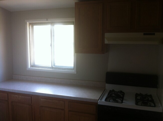 Foto del edificio - Very nice 3bed/1bath south side home w/ garage & fenced in back yard