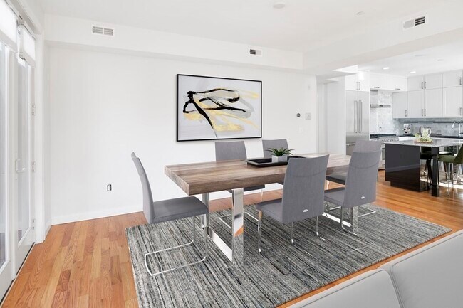 Foto del edificio - 928 E Broadway
