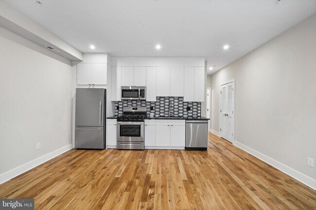 Building Photo - 2633 Annin St