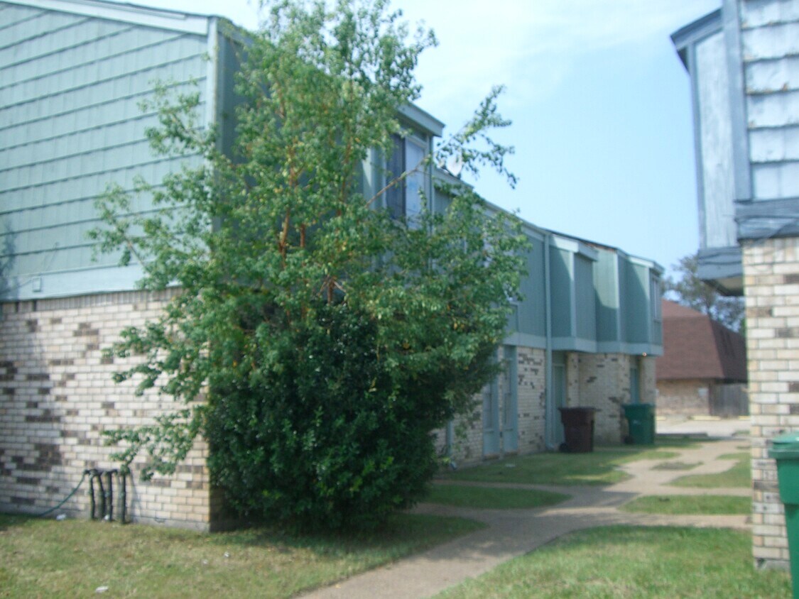 Foto del edificio - 1636 Newport Pl