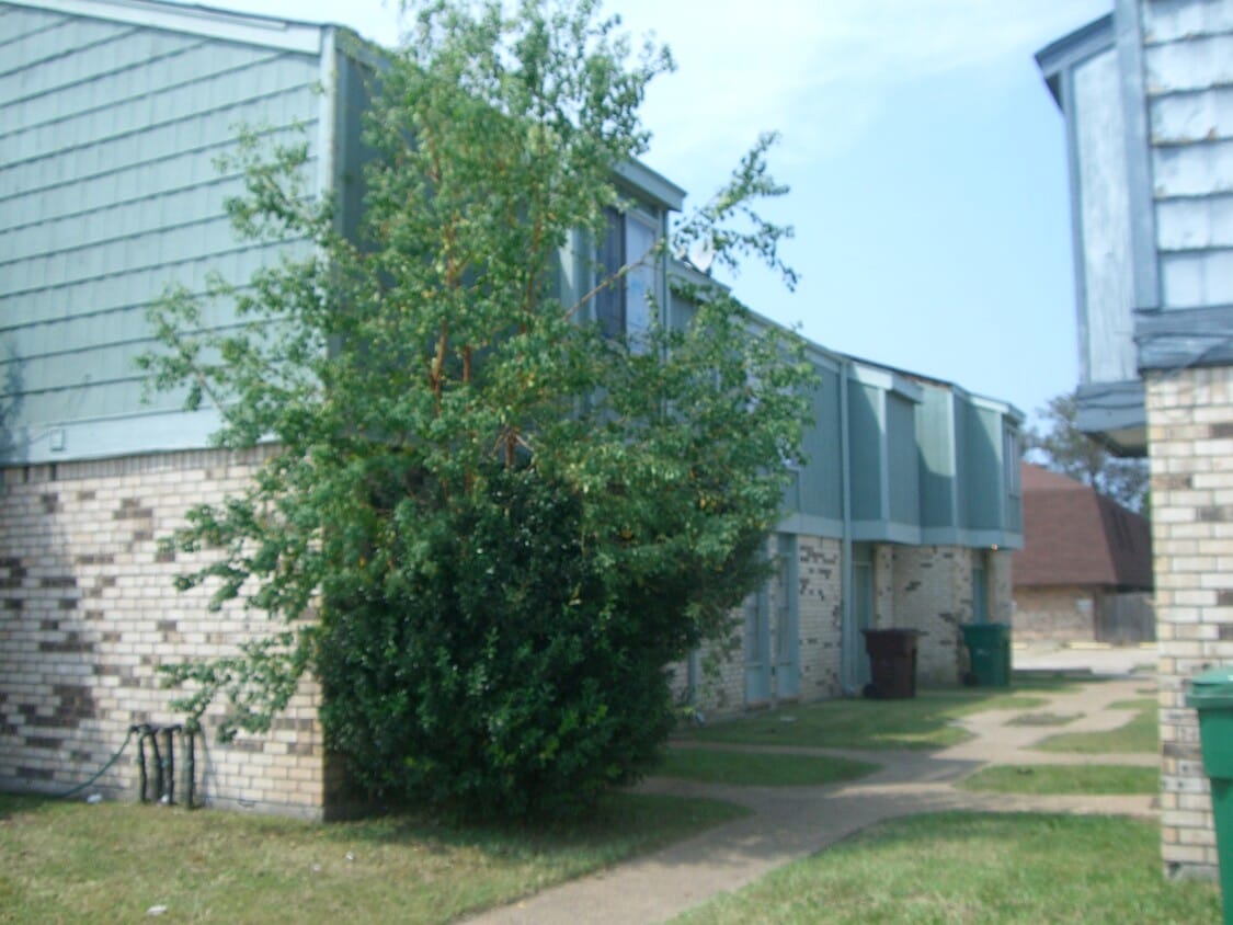 Building Photo - 1636 Newport Pl
