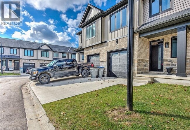 Building Photo - 601 Lions Park Dr