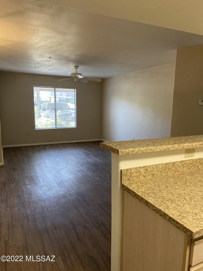 Building Photo - 5751 N Kolb Rd