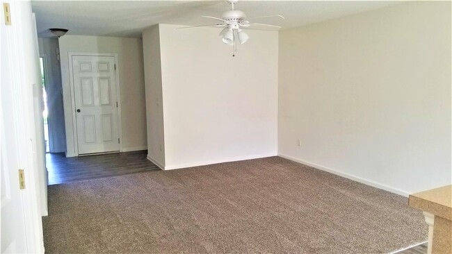 Building Photo - 537 Cabernet Pl