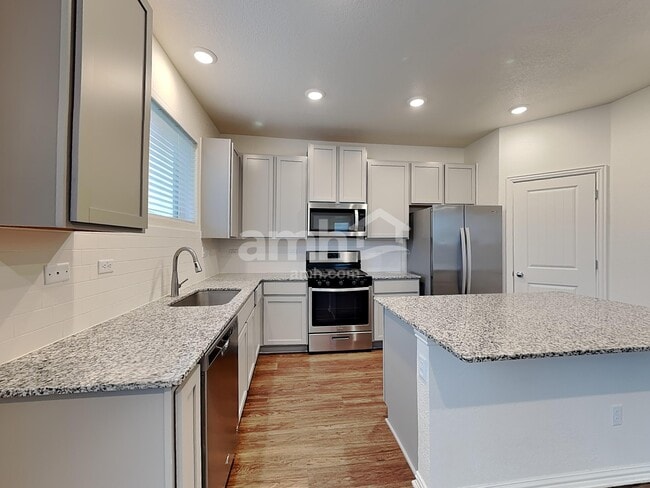 Building Photo - 2717 Lillybrook Ln