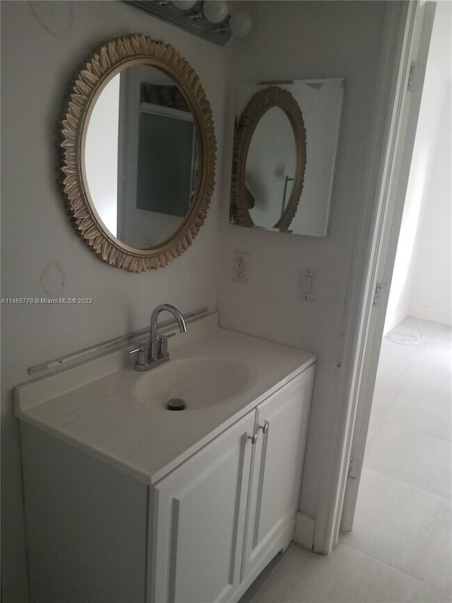 Foto del edificio - 3380 NE 9th St