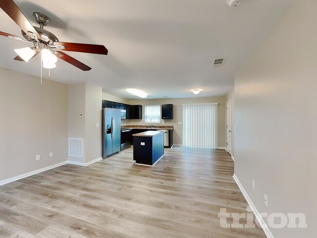 Building Photo - 1868 Belle Arbor Dr