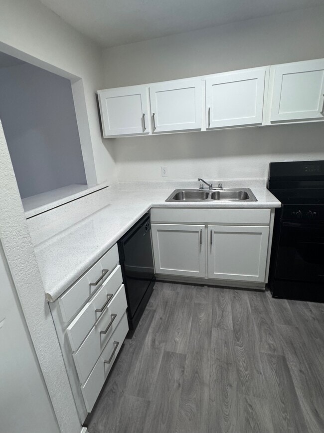 Building Photo - Rivers Edge