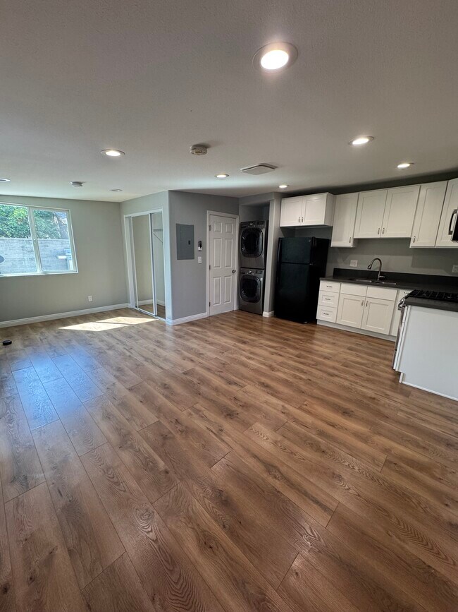 Photo - 6014 Lincoln Ave Apartments