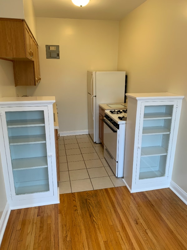 Building Photo - 145 S Chatsworth St