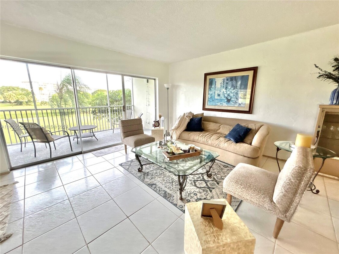 Foto principal - 2900 N Palm Aire Dr