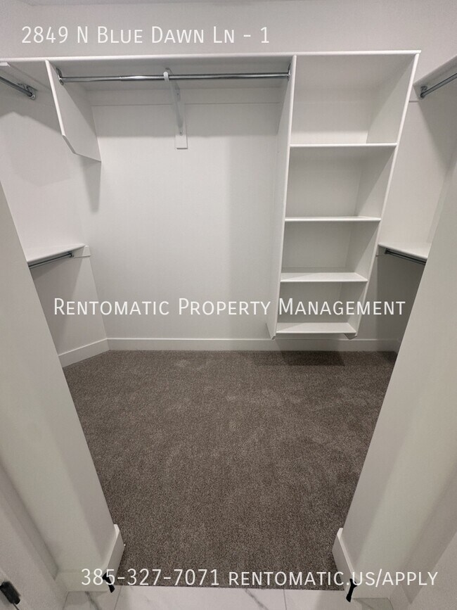 Foto del edificio - 2849 Blue Dawn Ln
